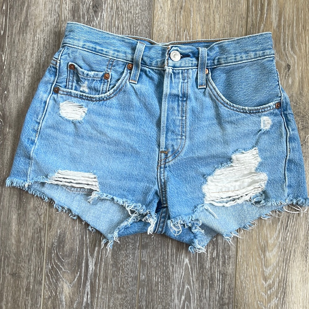 Levi jeans shorts size 25
